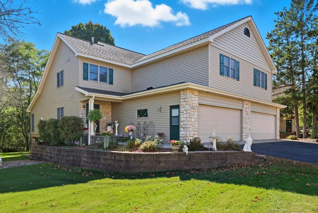 1482 Riverside Drive 1482, River Falls