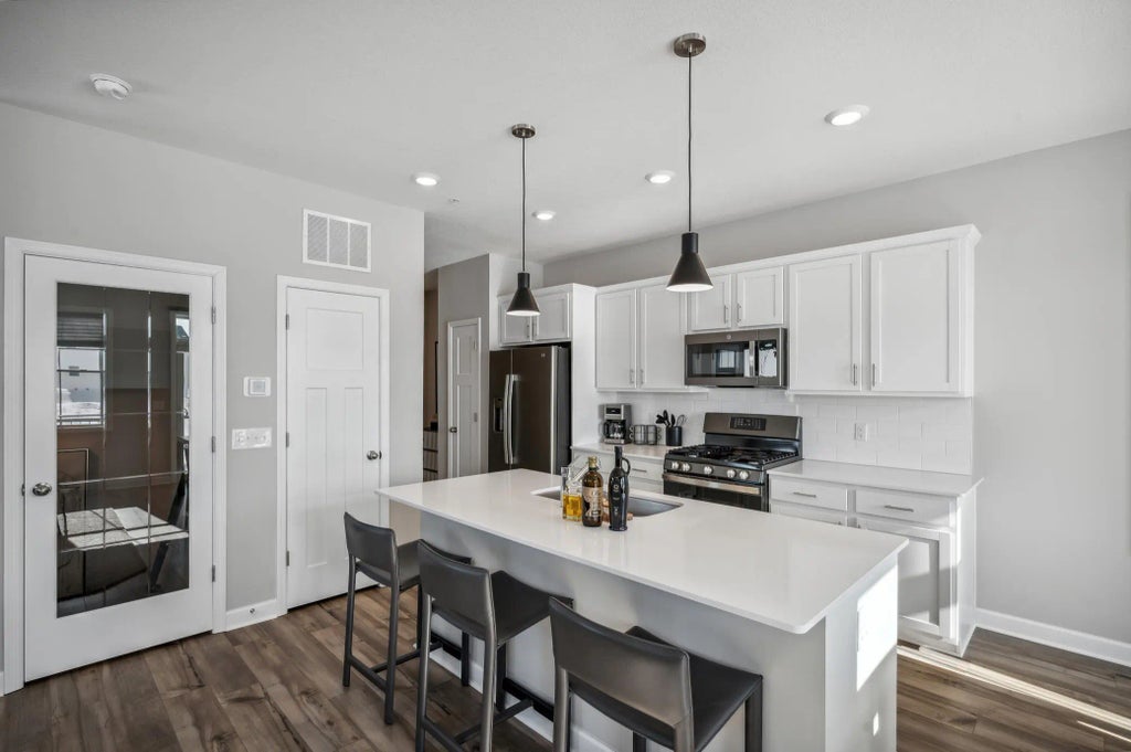 23087 Hazel Lane, Rogers