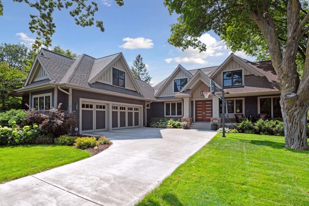154 Babcock Lane, Wayzata