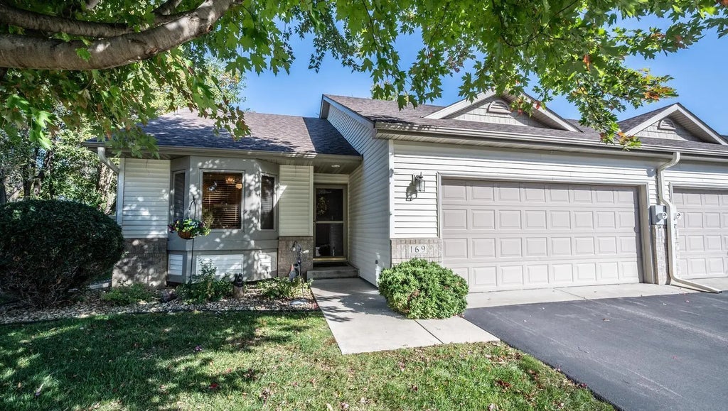 169 Hickory Court, Farmington