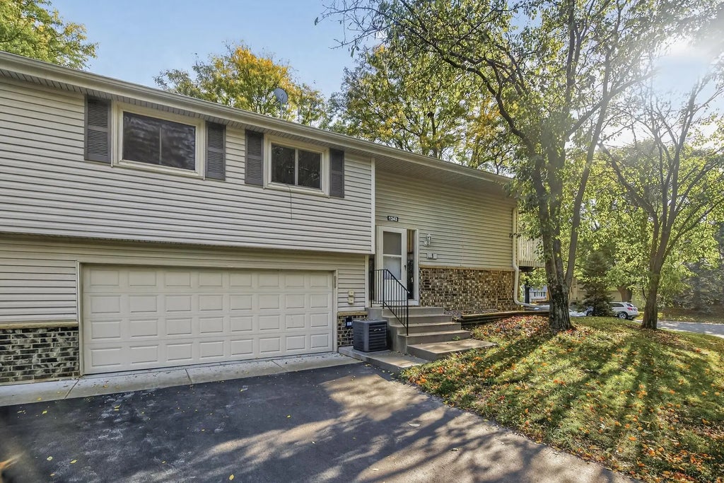 1243 Timbershore Lane, Eagan