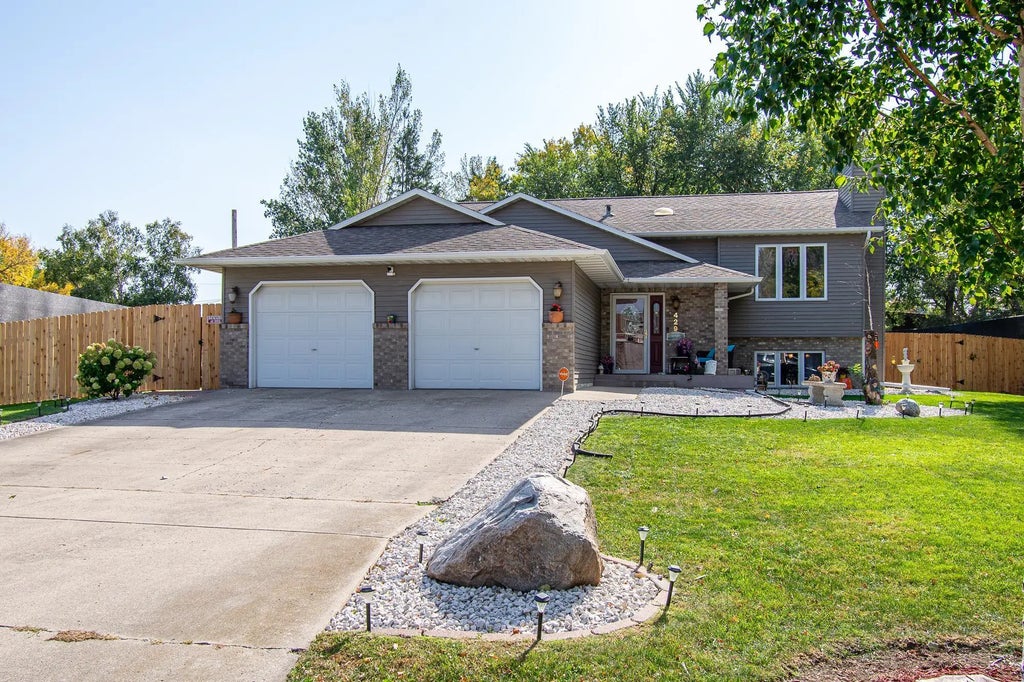 429 Valley Avenue, Moorhead