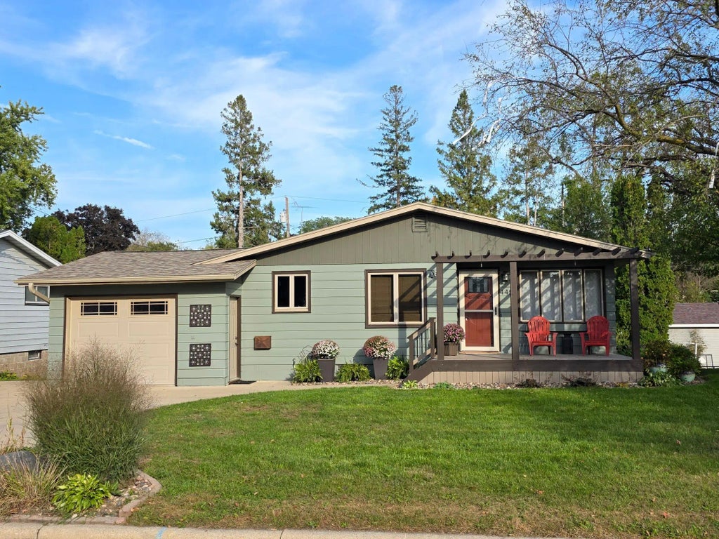 445 6th Street Sw, Plainview