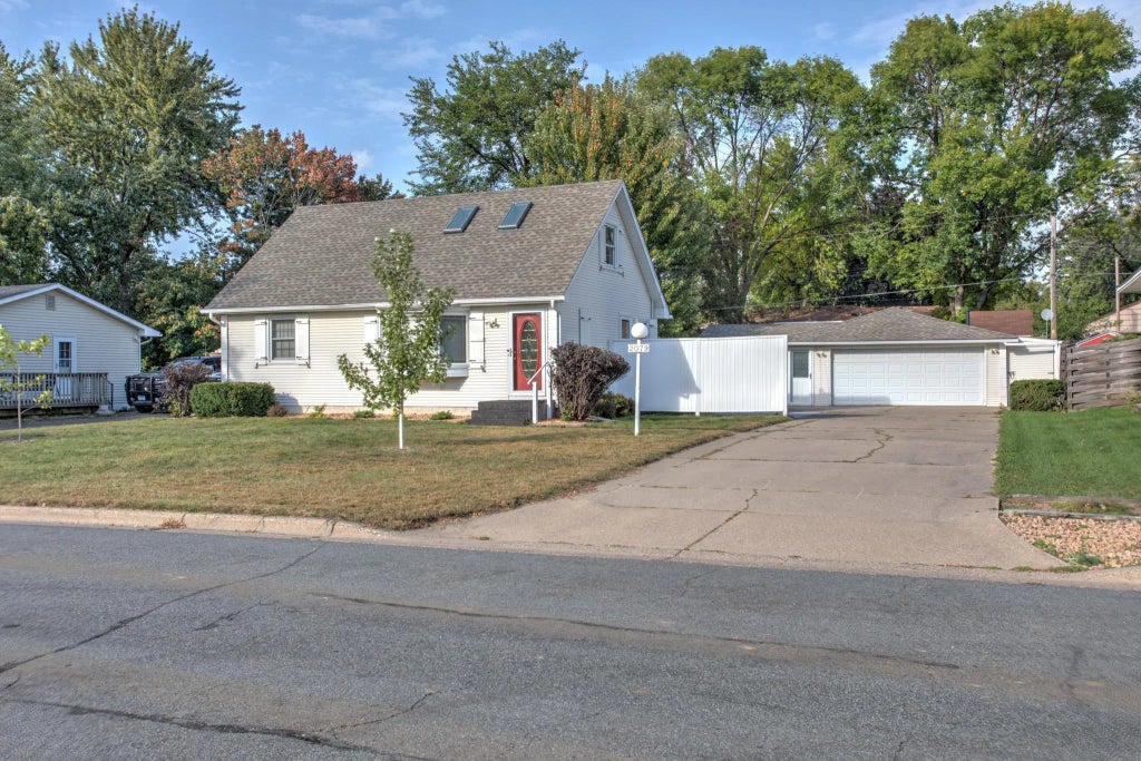 2079 Garnet Lane, Eagan