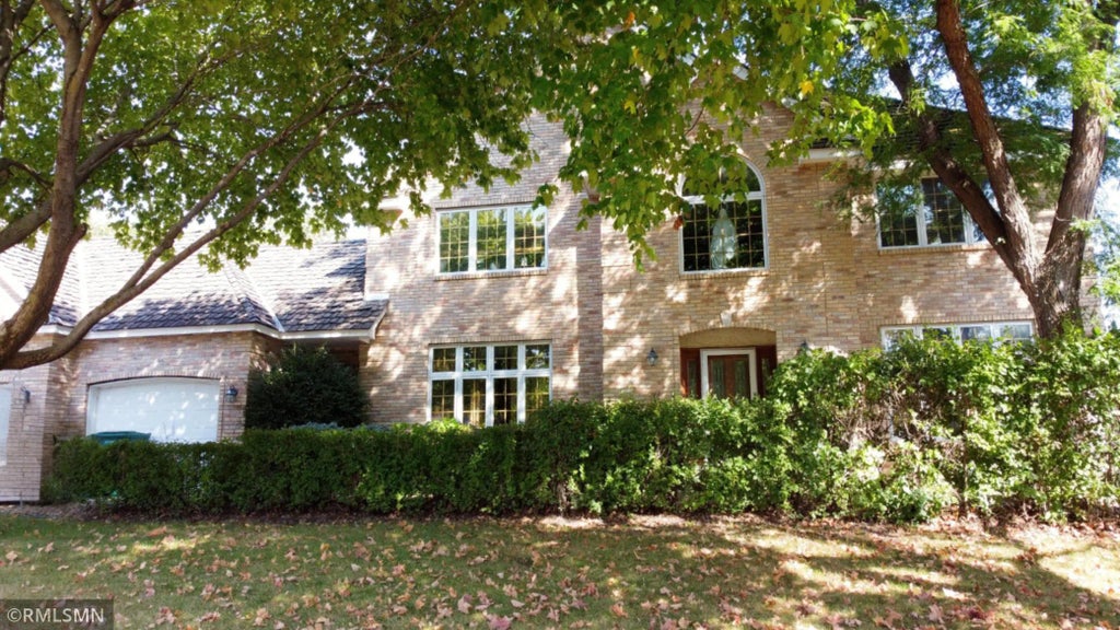 171 Red Oaks Drive, Vadnais Heights