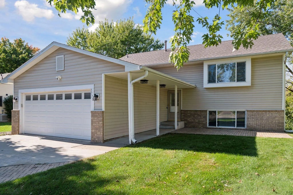 3775 E Mineral Pond Boulevard, Anoka