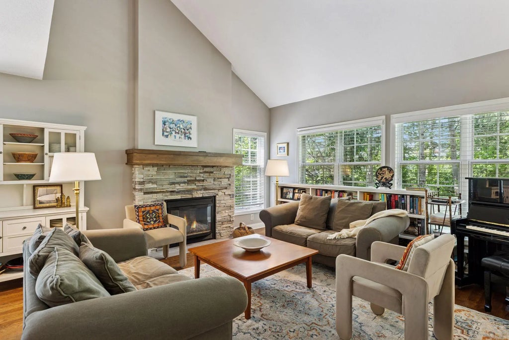 1616 Wexford Way, Woodbury