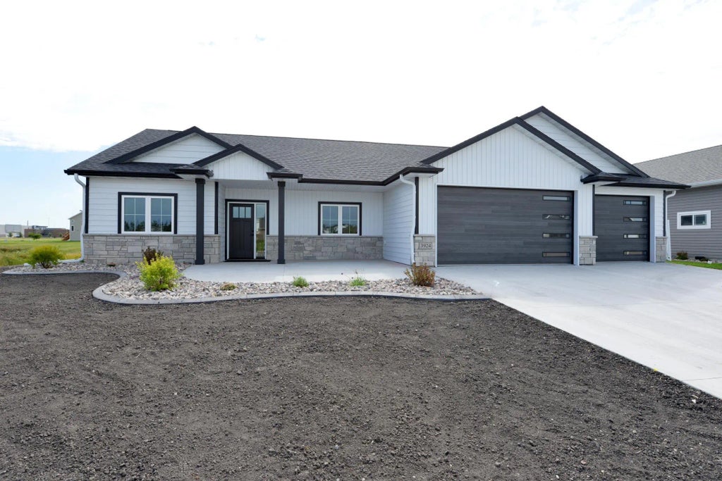 3924 49th Avenue S, Fargo