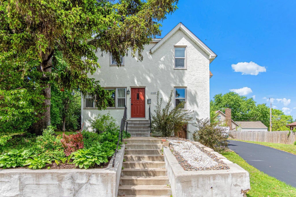 1107 Oakdale Avenue, West Saint Paul