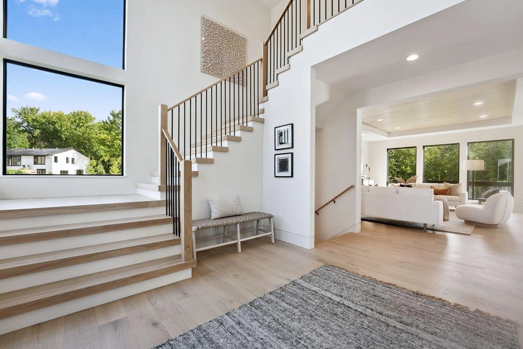 713 Ensconced Way, Chaska