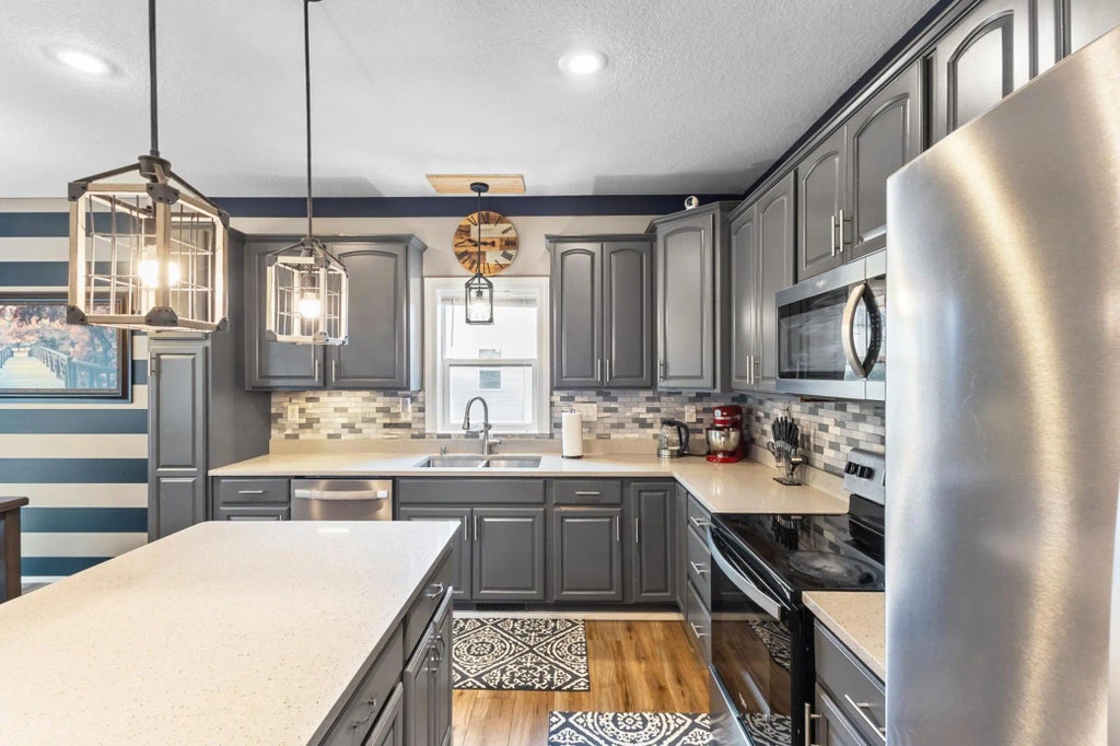 508 Hackney Avenue, Shakopee