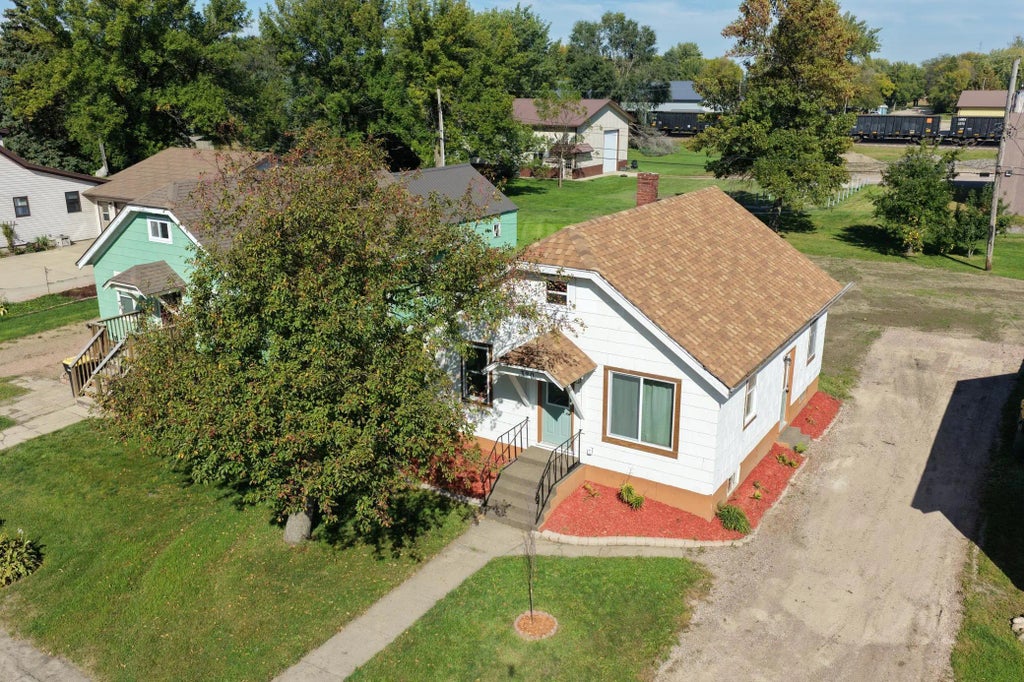 320 Dupont Avenue Nw, Renville