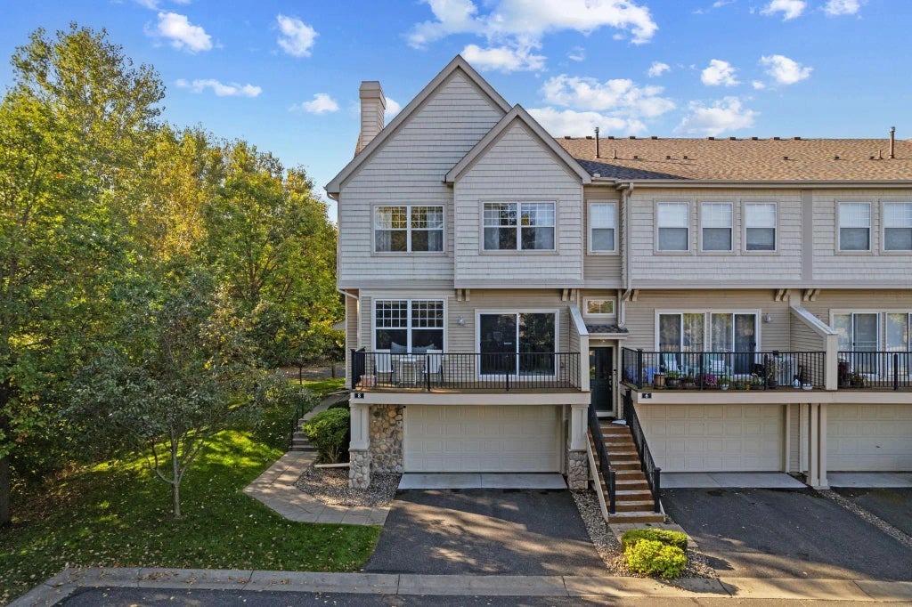 14569 Everton Avenue N 8, Hugo