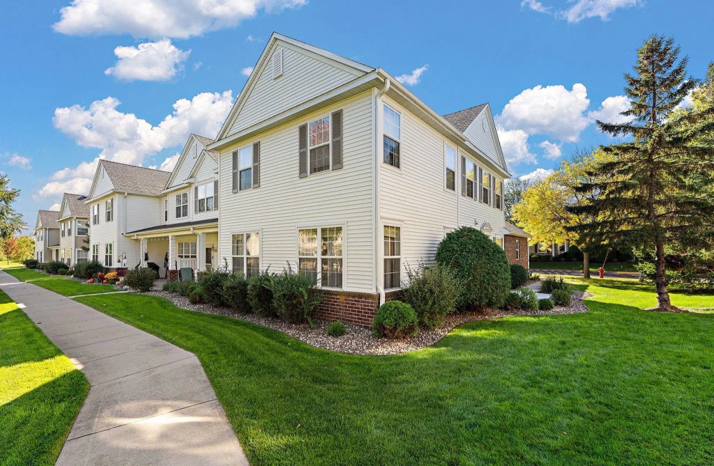 4852 Bisset Lane 9504, Inver Grove Heights