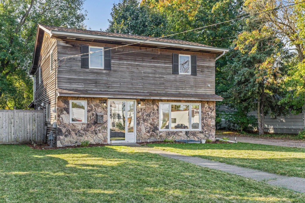 5249 Main Street E, Maple Plain