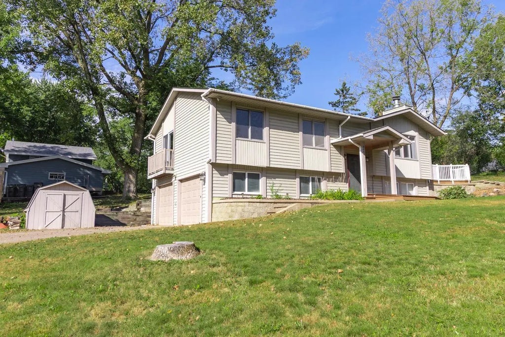 6400 Eden Prairie Road, Eden Prairie