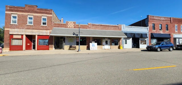 105 Grand Avenue E, Grand Meadow