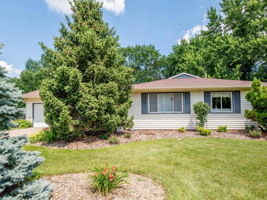 1769 Serpentine Drive, Eagan