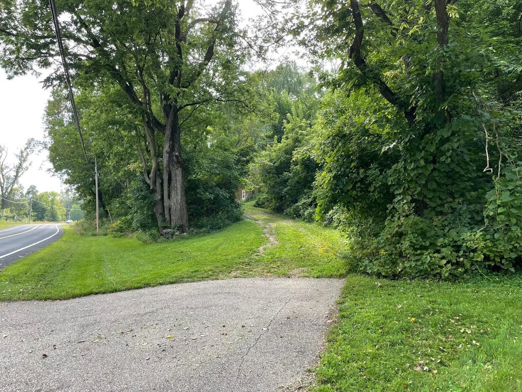 1200 Main Street W, Carver