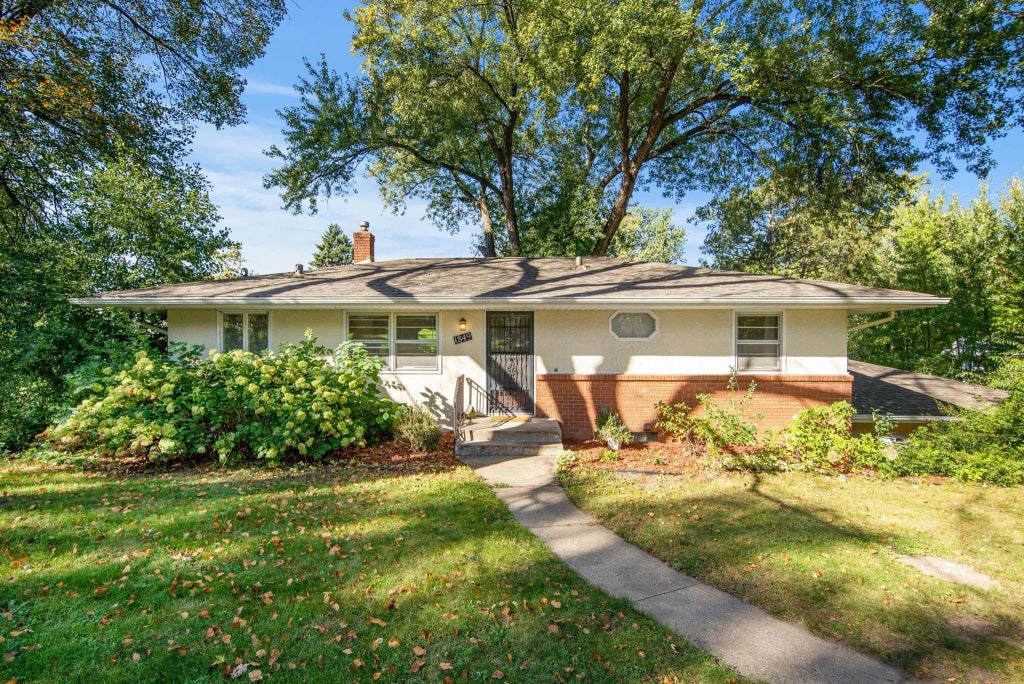 1849 Kennard Street, Maplewood