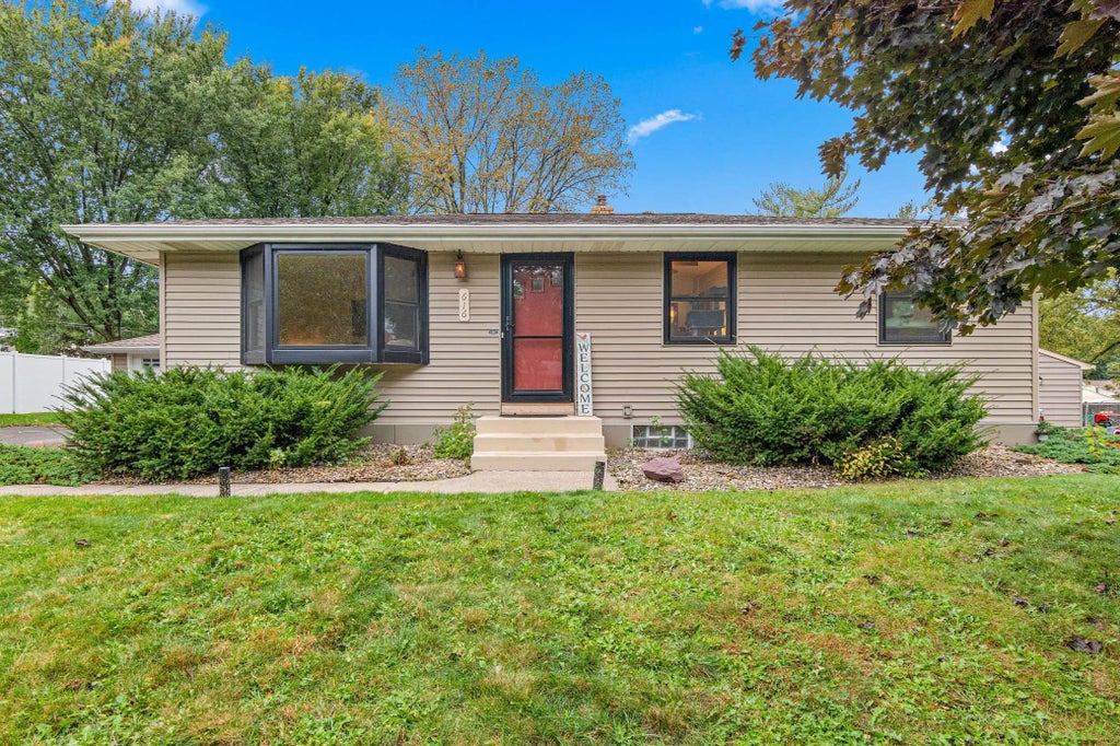 616 Hattie Lane, Woodbury