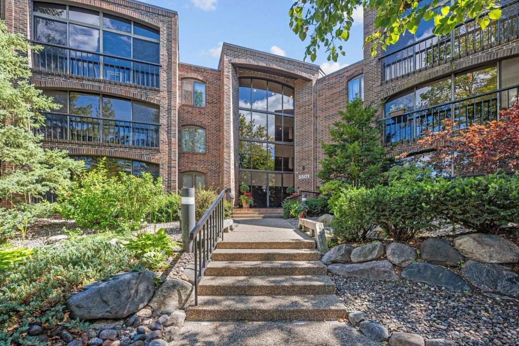 5501 Dewey Hill Road 330, Edina