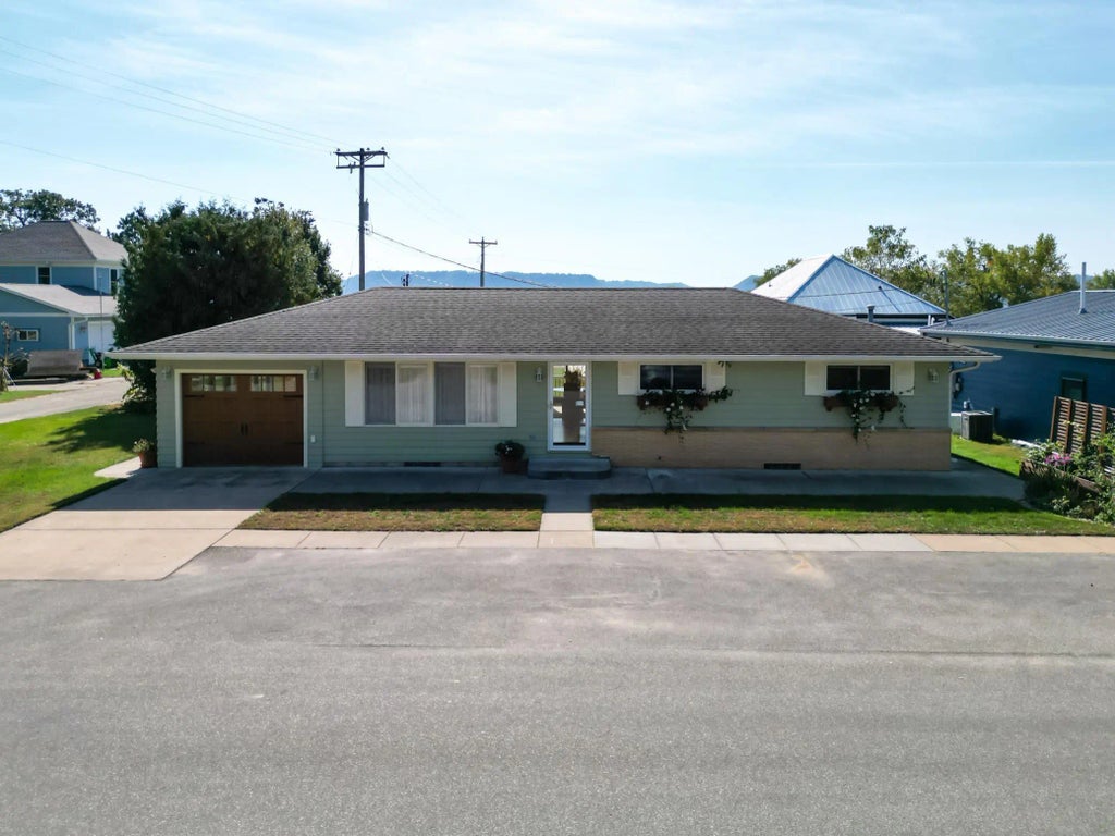 207 2nd Street, Pepin