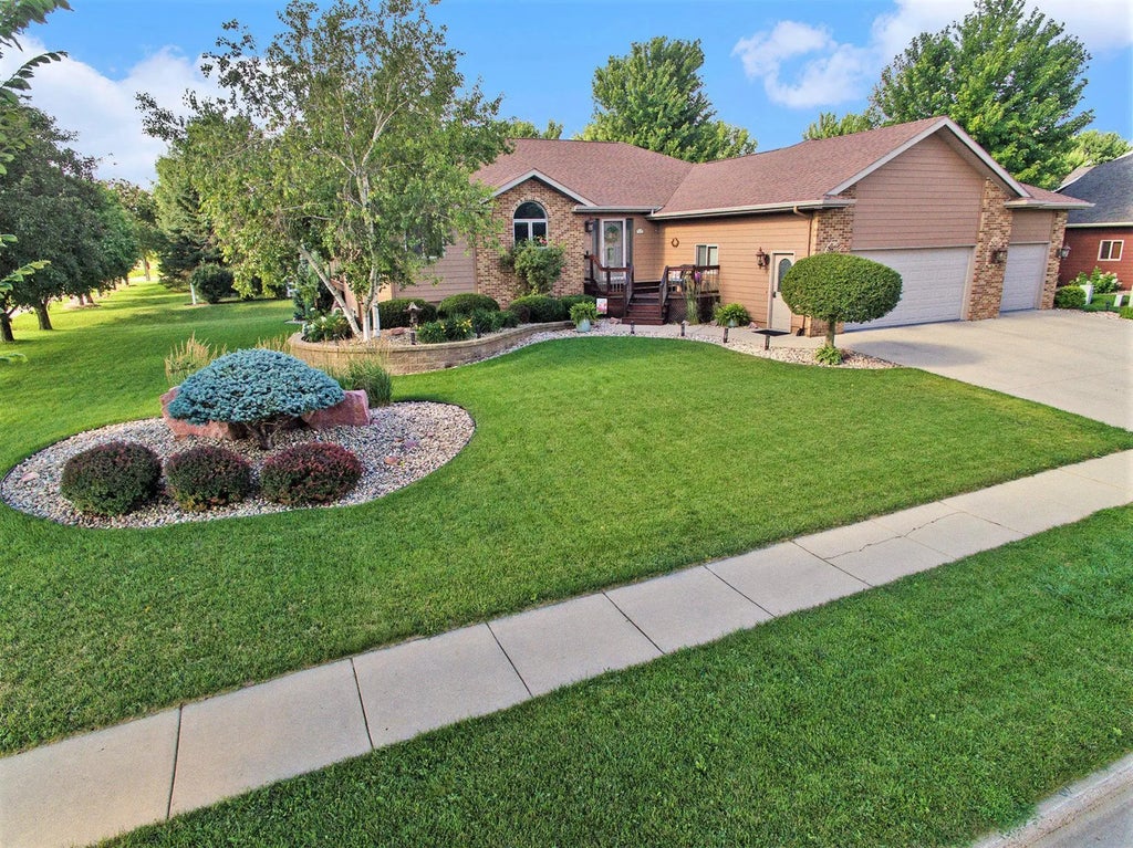 721 Britz Drive, Luverne