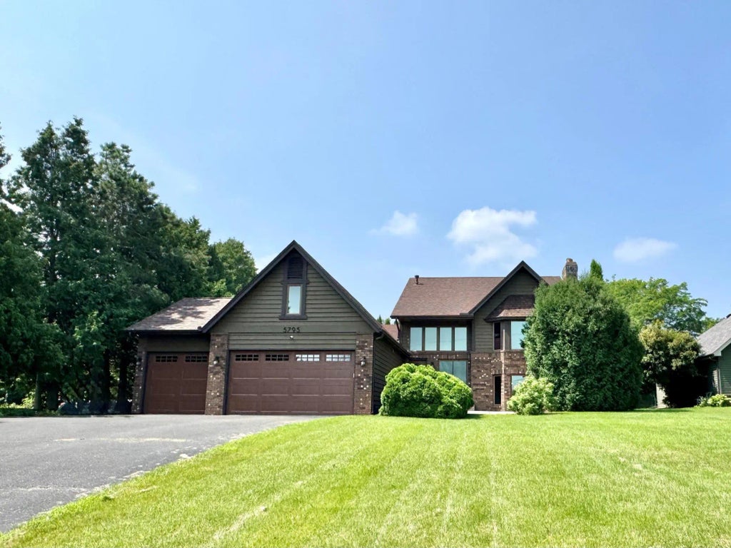 5795 Otter Lake Road, White Bear Twp