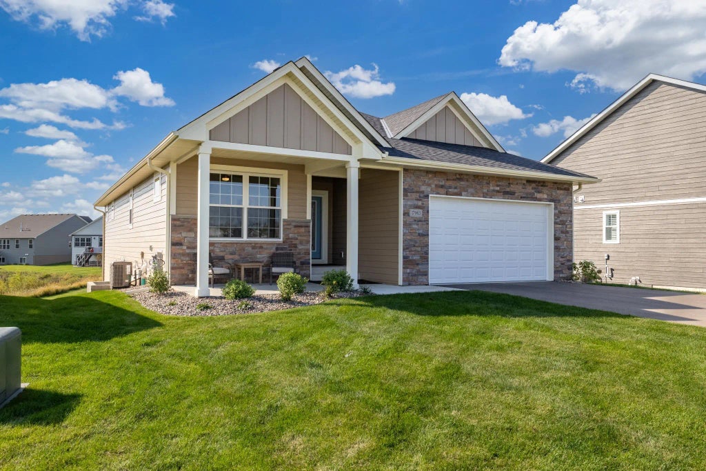 17963 Greenwich Way, Lakeville