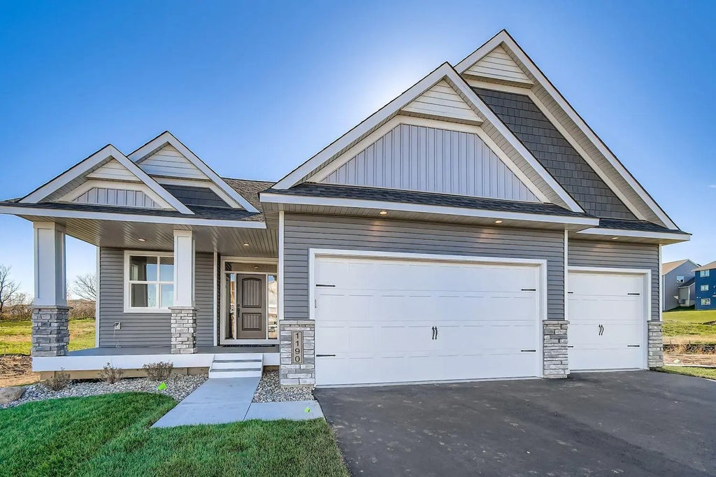 1190 136th St E, Rosemount