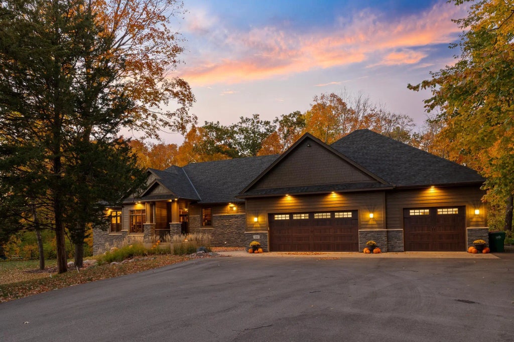 20060 Vine Street, Shorewood