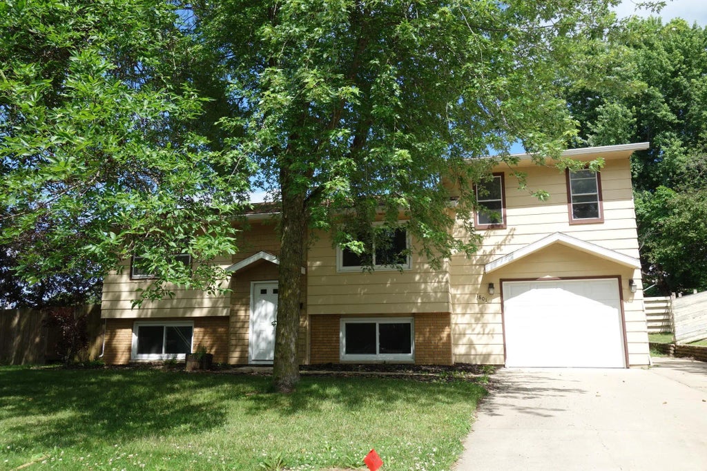 1801 Linn Drive, Owatonna