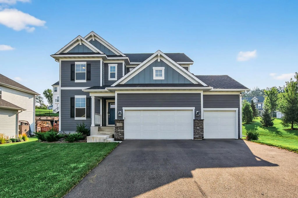 1081 Oakwood Road, Newport