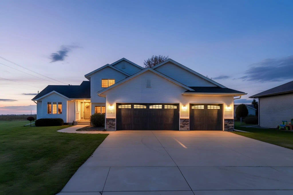 2595 Fox Hollow Lane, Owatonna