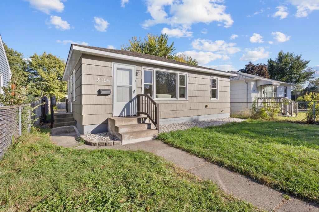 5106 Knox Avenue N, Minneapolis