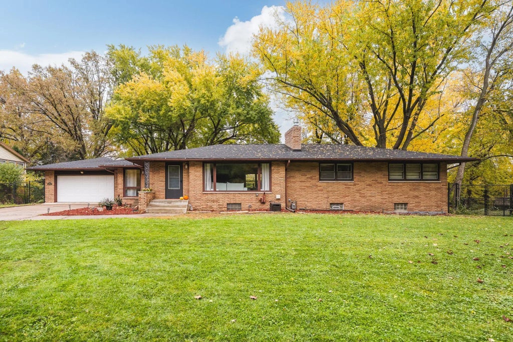 3522 Glenarden Road, Arden Hills
