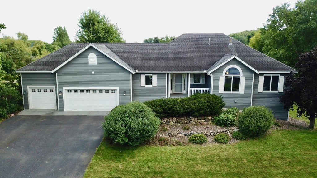 2484 Briar Oakes Boulevard, Monticello