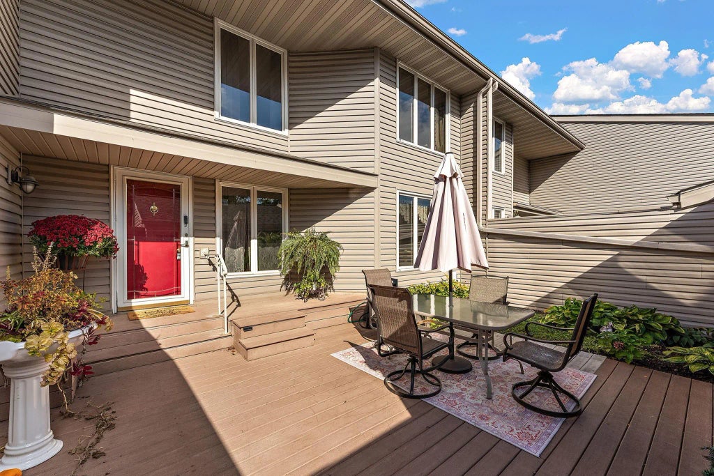 437 County Road C W, Roseville