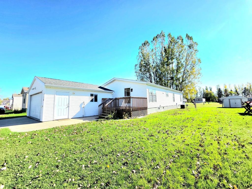 118 Snetting Drive, Thief River Falls
