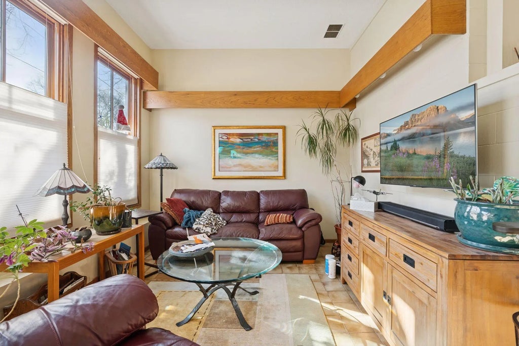 301 Selby Avenue, Saint Paul