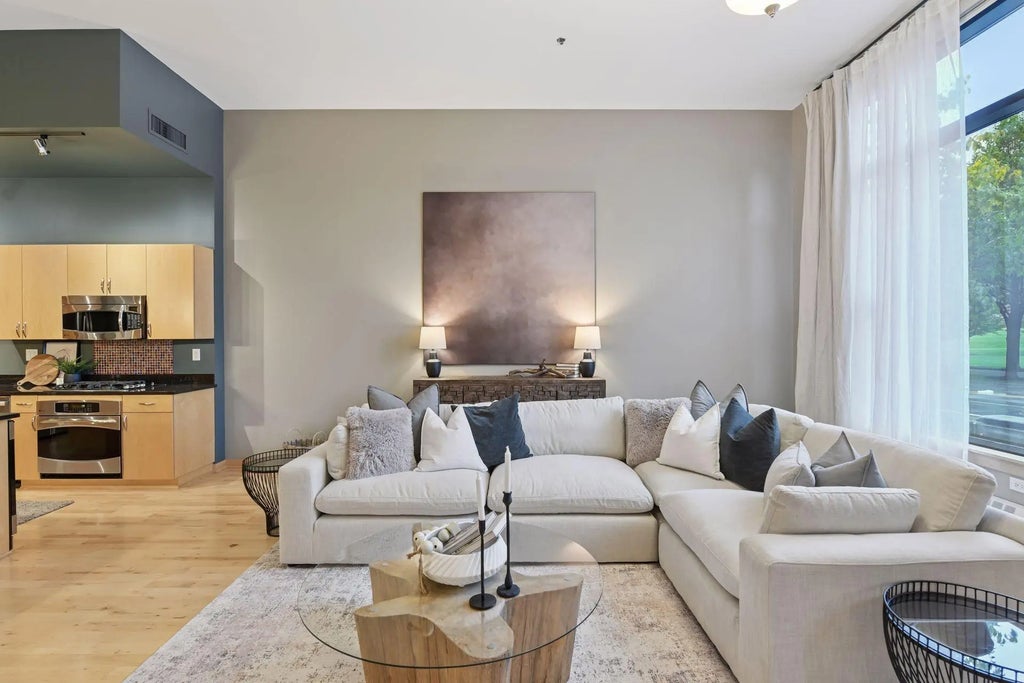 215 10th Avenue S 114, Minneapolis