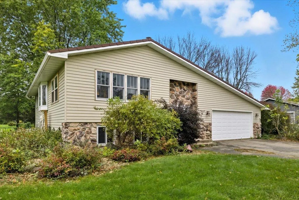 443 Oak Street, Woodville