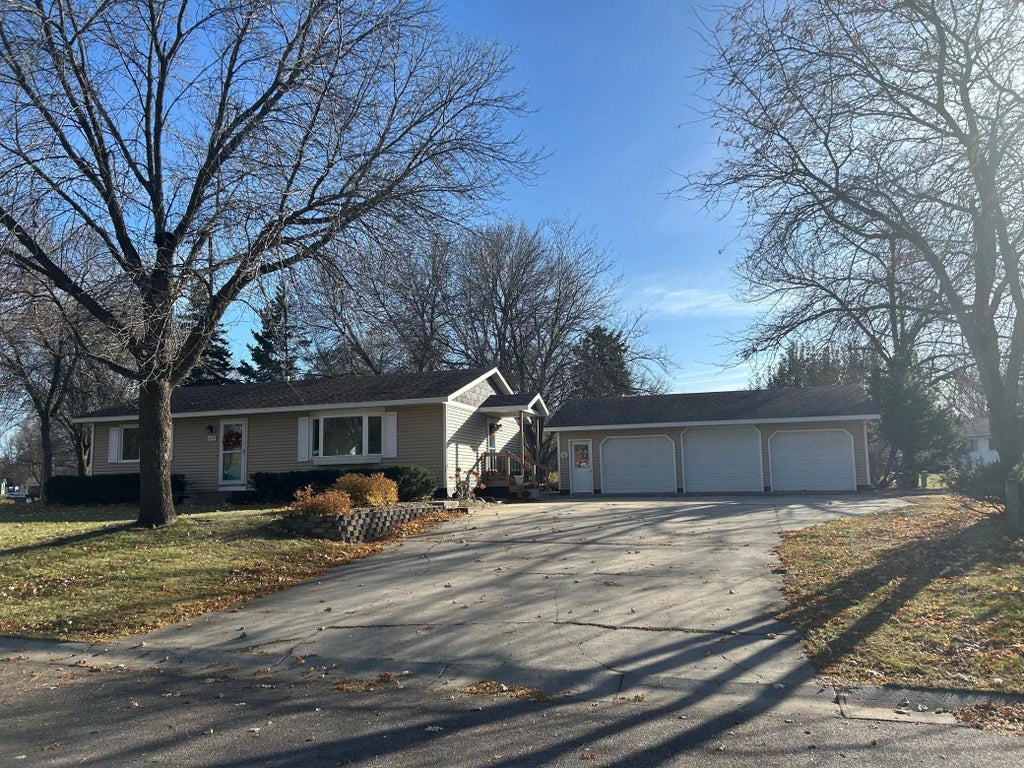 1104 14th Avenue Se, Willmar