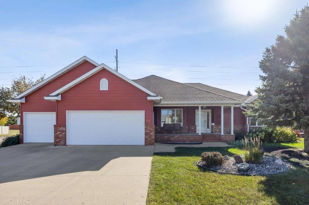 631 15th Avenue E, West Fargo