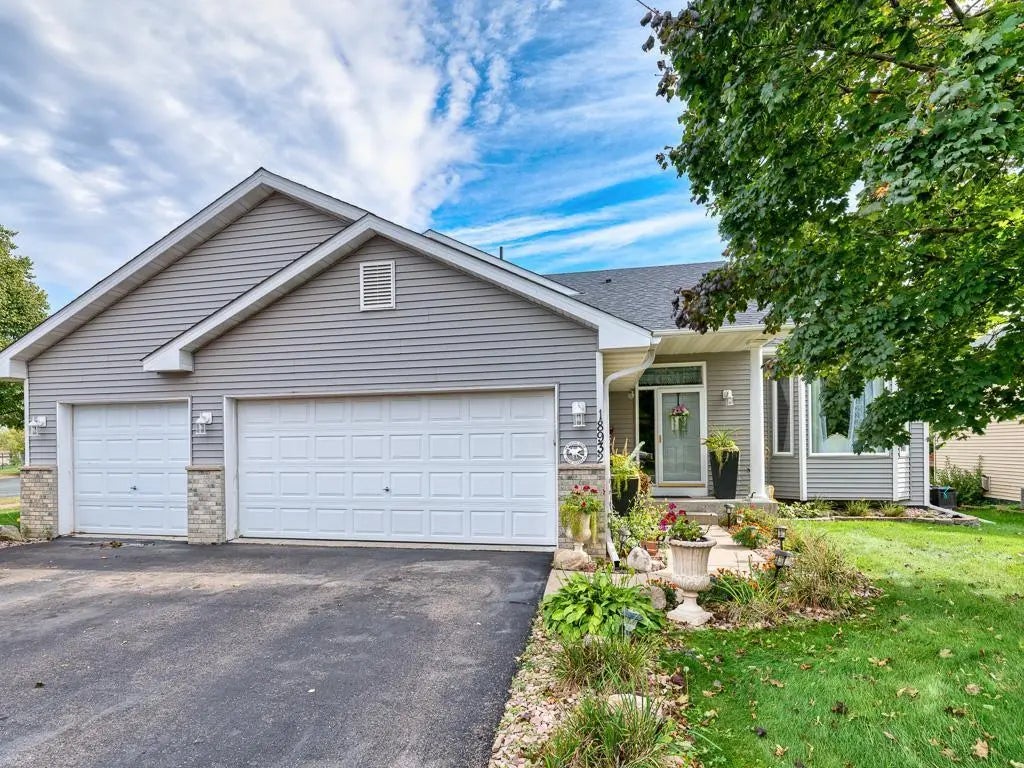 18932 Dunbury Avenue, Farmington