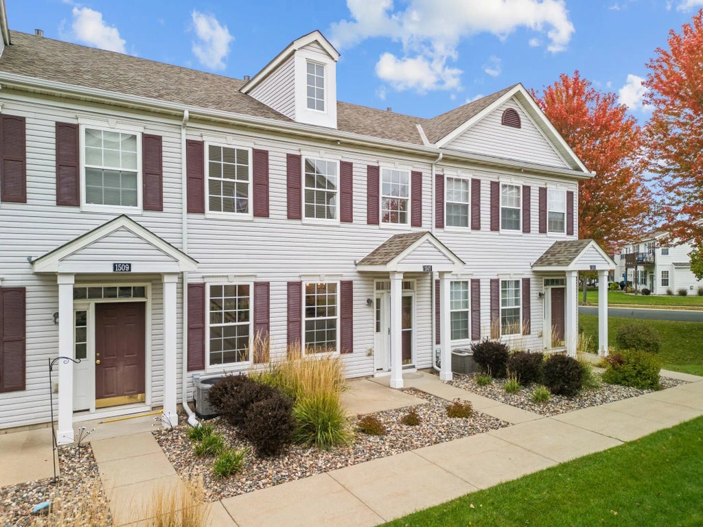 1507 Liberty Circle, Shakopee