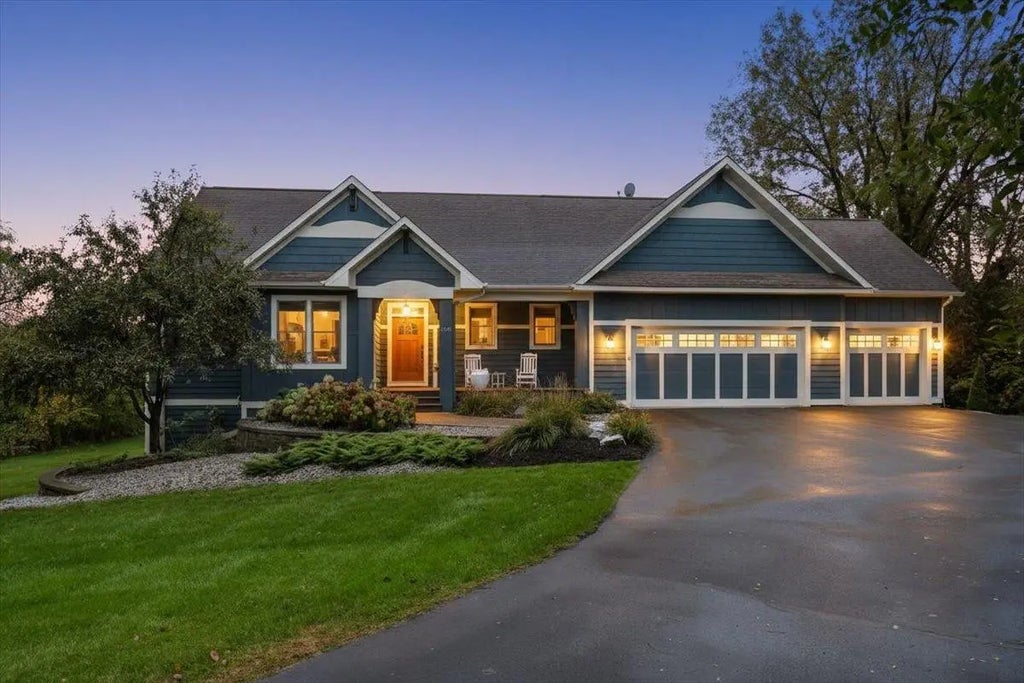 380 Cedar Court, Troy Twp