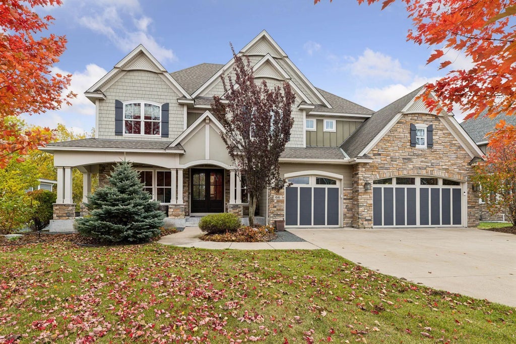 66 Monarch Way, North Oaks