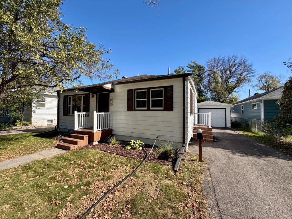 612 16th Street N, Moorhead